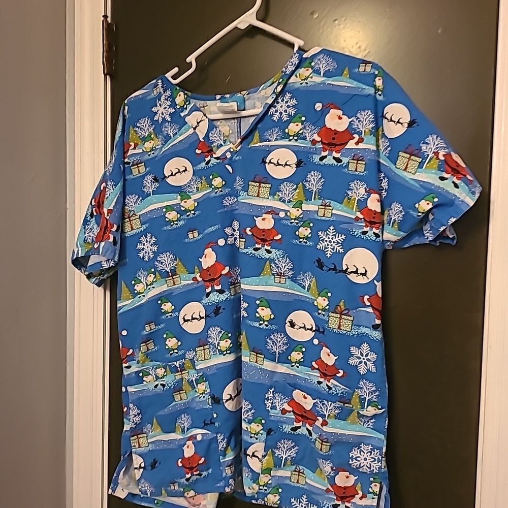 HQ Scrub Top
